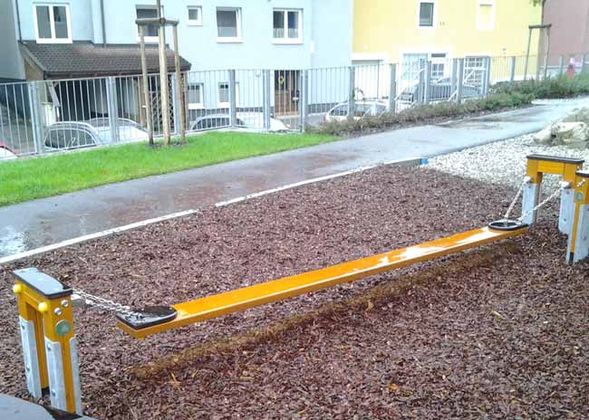 Balancierbalken mit Kettenaufhängung
