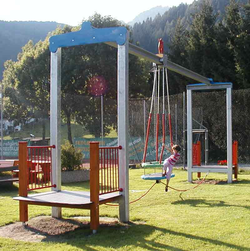 Schwebebahn mit Seilringschaukel Hängebahn