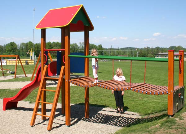 Turmkombination Graz mit Hängebrücke für Hügel