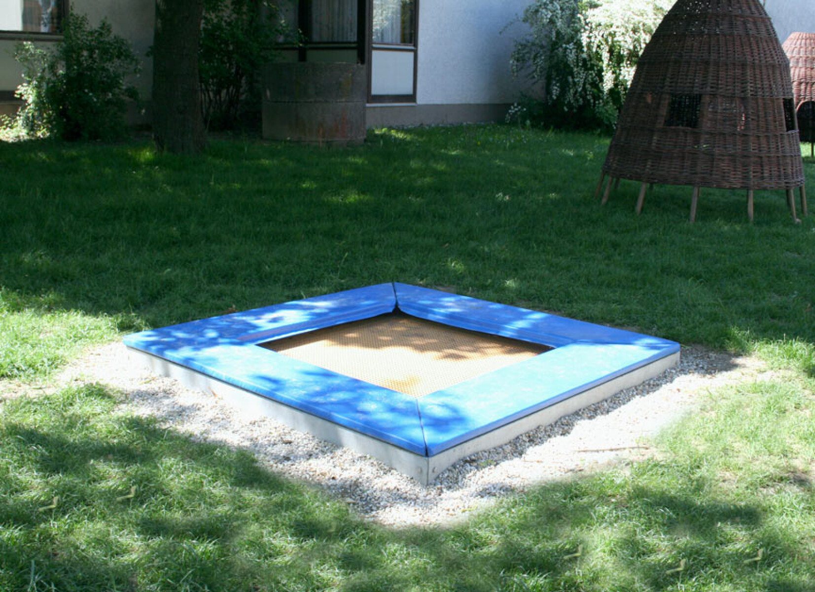 eingebautet-trampolin-mit-umrandung