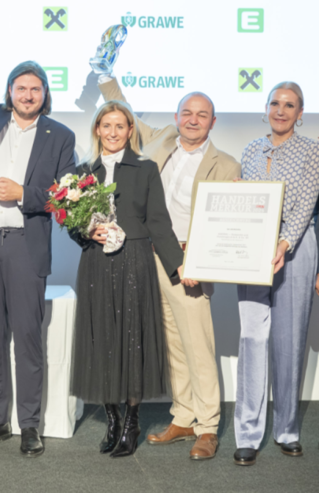 Gruppenfoto bei der Verleihung des Handelsmerkur