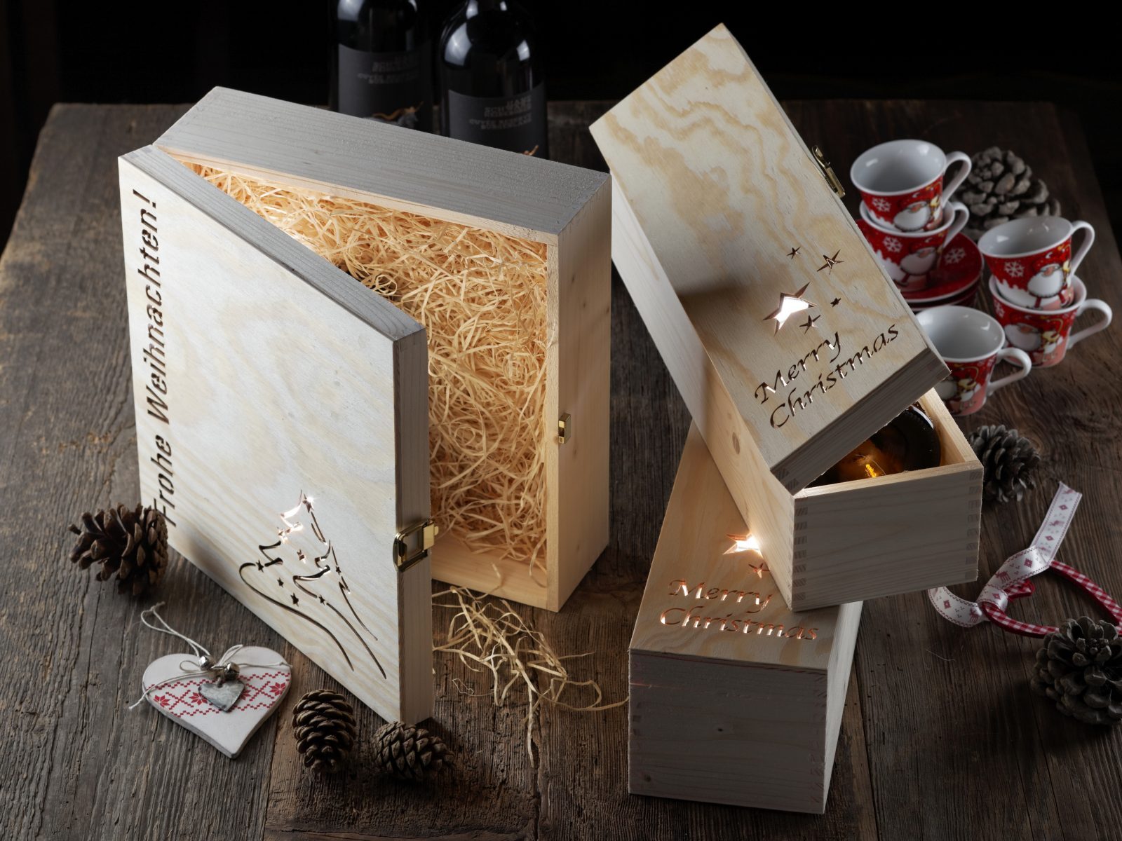 Verschiedene Holzkisten für Wein und Geschenke